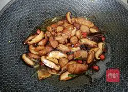 Illustration of how to make cabbage and pork stewed vermicelli 5