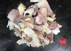 Illustration of how to make fried lettuce with bacon 6