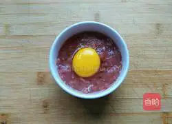 Illustration of how to make steamed meatloaf with eggs 5