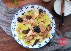 Illustration of how to make stir-fried beef with lettuce and yam 15