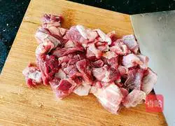 Illustration of how to make taro stewed beef brisket 3