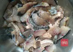  Illustration of how to make spicy boiled fish 5