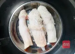 Fried rice wine and woven golden bamboo fungus Illustrations of ways to serve as a family banquet 7