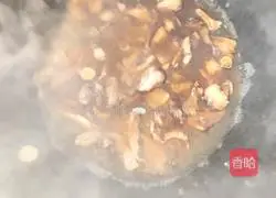 Illustration of how to make sauerkraut and pork stewed vermicelli 5