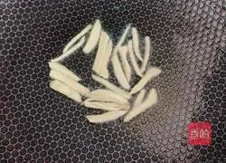 Illustration of how to make chicken with fungus stew 4