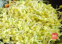 Illustration of how to stir-fry soybean sprouts 3
