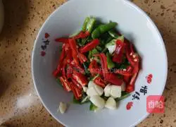 jar Illustration of how to make fried beans and meat 2