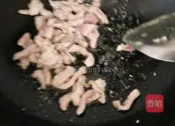 Illustration of how to stir-fry pork with king oyster mushroom 5