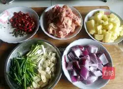 Illustration of how to make spicy chicken diced 2