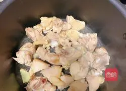 Illustration of how to make curry chicken rice 3