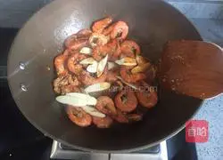 Illustration of how to make wine-braised prawns 10