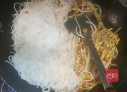 Illustration of Sichuan style fried rice noodles 4