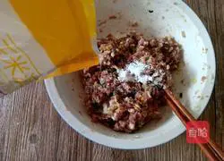 Illustration of how to make Qingbo meatballs 6