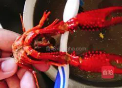 Illustration of how to cook crayfish braised in beer 3