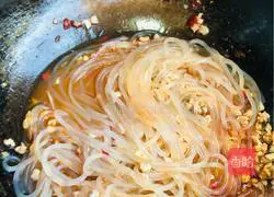 Illustration of how ants climb a tree 10