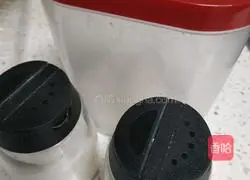 Beef Illustration of how to make fried beef with green onions that is quick, tender and not fat.