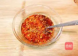 Sichuan - Illustration of how to make garlic white meat 12