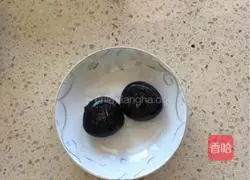 Illustration of how to make glutinous rice meatballs 3