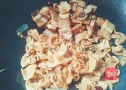 Illustration of how to stew fresh meat and dried radish slices 9