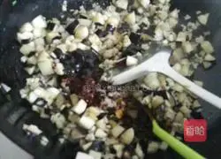 Illustration of how to make diced eggplant and mashed potatoes with diced meat 6