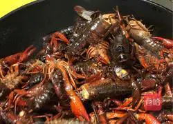 Illustration of braised prawns in oil 6