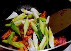 Illustration of how to make twice-cooked pork with green garlic 8