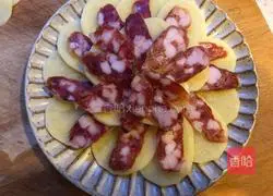 Illustration of how to make steamed potatoes with sausage 6