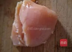 Illustration of how to make steamed chicken breast and lotus root clips 3