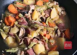 Illustration of how to make green beans and potatoes stewed 8