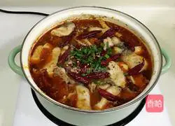 Illustration of how to make spicy boiled fish 10