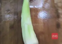 Illustration of how to make kale snails 6