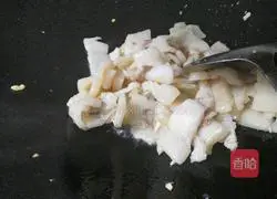 Illustration of how to make twice-cooked pork with green pepper 4