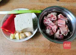  Illustration of how to make braised tofu with spareribs 1