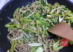 Illustration of how to make spicy shredded pork 4