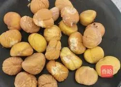 Illustration of how to make chestnut roasted chicken nuggets 4