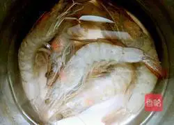 Illustration of how to make spicy hot pot shrimps 2