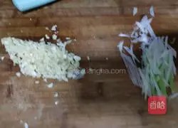 Illustration of how to make braised prawns for a prosperous Chinese New Year 3