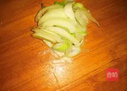 Illustration of how to make twice-cooked pork with hot pepper 2