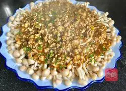 Illustration of how to make minced meat and fresh tea tree mushrooms 17