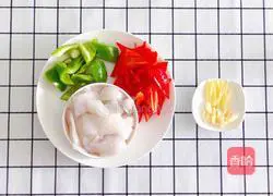 Illustration of how to make fried squid with double peppers 1