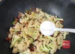 Illustration of how to make cauliflower fried pork bento 7