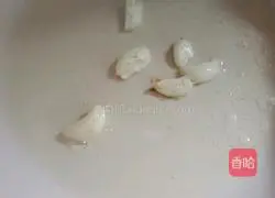 Illustration of how to stir-fry three delicacies 6