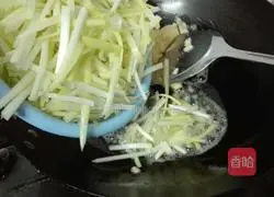 Illustration of how to make fried eggs with chives 5