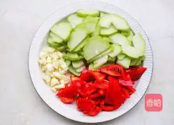 Illustration of how to make fried bacon with chayote 2