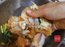 Illustration of how to make crispy fried chicken legs 5