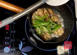 Illustration of how to make fried chicken legs with pepper 3