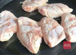 Illustration of how to grill wings in a pancake pan 7