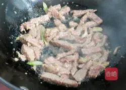 Illustration of how to make fried beef with colored pepper 7