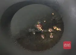 Illustration of how to make spicy and sour cabbage crystal powder 3