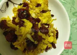 Illustration of how to make sausage and scrambled eggs 8